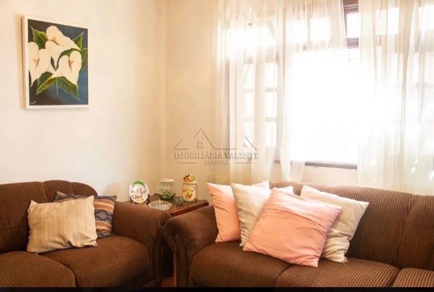 Título: Elegante Sobrado de 280 m² com 4 Suítes no Bairro Bom Retiro, Curitiba