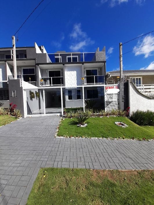 SOBRADO 116 M² 3 QUARTOS, ACEITA CARROS, NO CAPÃO RASO, ENTRE OS BAIRROS, NOVO MUNDO, XAXIM, PINHEIR