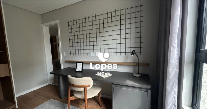 Apartamento com 2 quartos, suíte, sacada e churrasqueira no Portão - Curitiba - PR