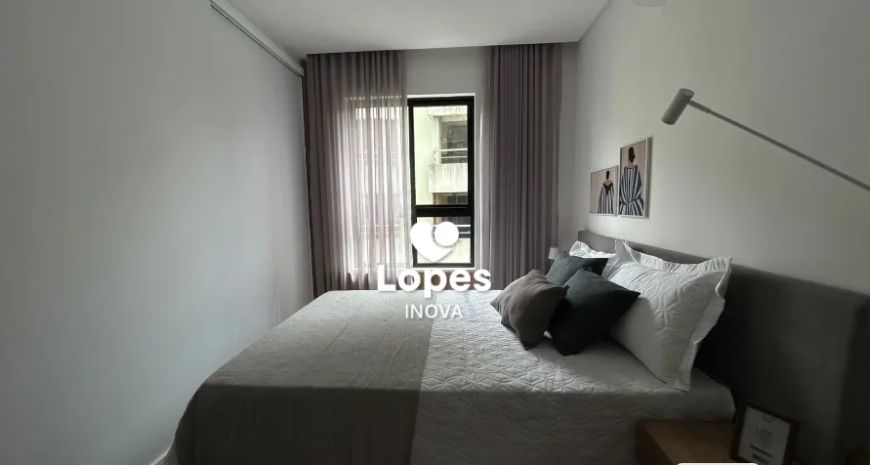 Apartamento com 2 quartos, suíte, sacada e churrasqueira no Portão - Curitiba - PR
