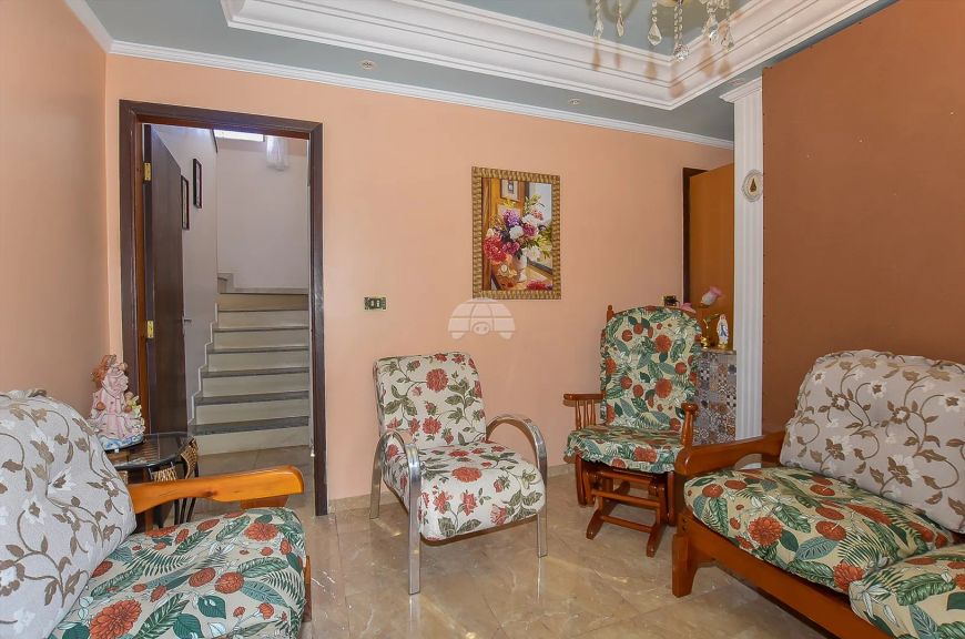 Sobrado para venda tem 200 m² com 4 quartos em Cajuru - Curitiba - PR