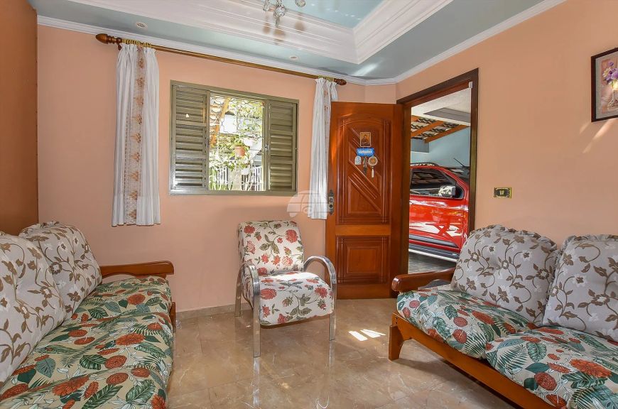 Sobrado para venda tem 200 m² com 4 quartos em Cajuru - Curitiba - PR