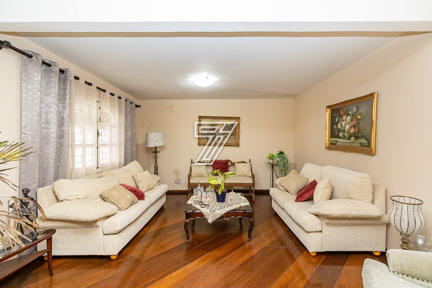 Casa a venda tem 305 metros quadrados com 5 quartos em Portão - Curitiba - PR