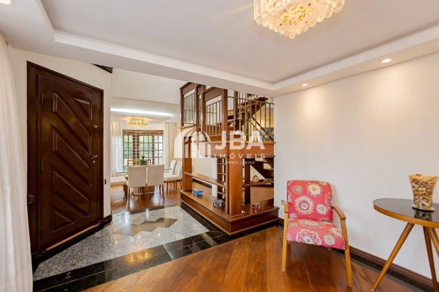 CASA DE ESQUINA COM 250,19M²