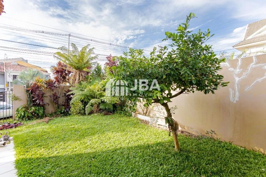 CASA DE ESQUINA COM 250,19M²