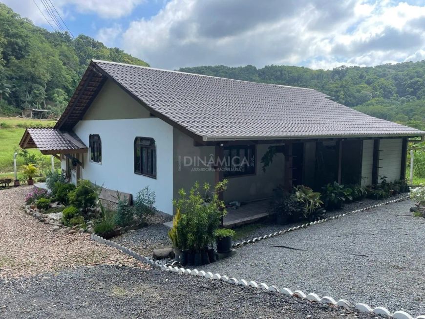 Sítio em Indaial, casa totalmente reformada com 2 dormitórios, varanda, com área de 59.525M²