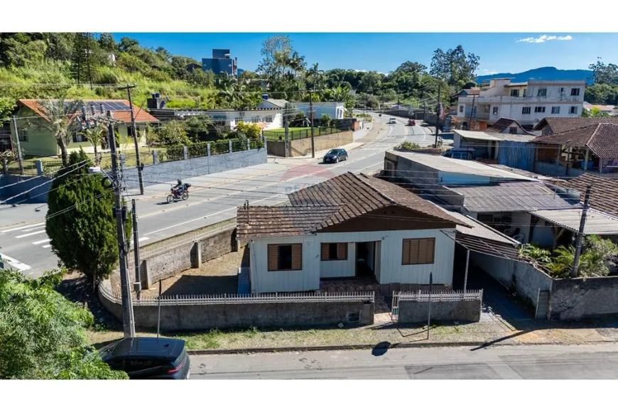 Terreno Comercial: Oportunidade Única em Indaial