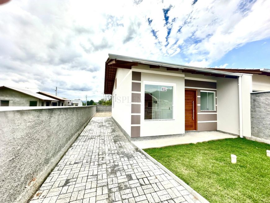 Casa nova com 2 dormitórios no bairro Parque Arapongas - SC