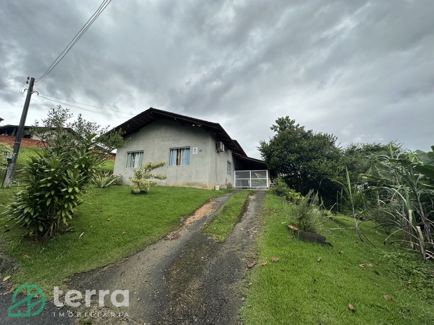 Excelente Imóvel Com 2 Casas No Bairro Carijós