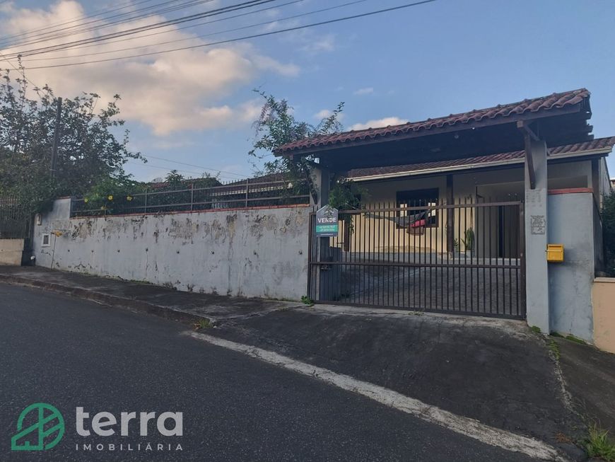 CASA AMPLA COM 04 QUARTOS - CARIJÓS INDAIAL/SC - TERRA IMOBILIÁRIA TEMM !!!