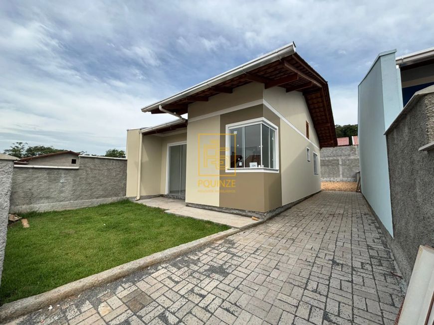 Casa com amplo quintal e excelente localização em Indaial
