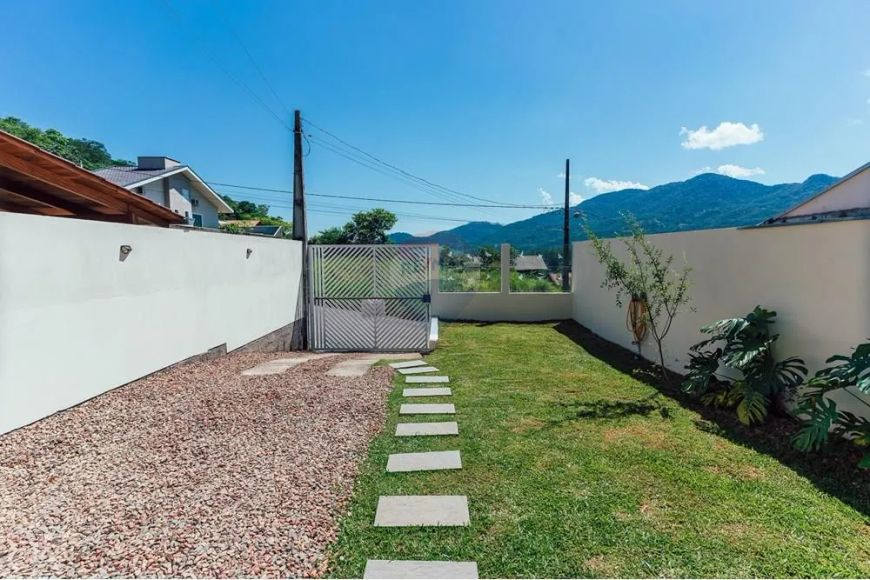 Sobrado Ideal em Indaial, SC! (Com 2 suítes e energia solar fotovoltaica)