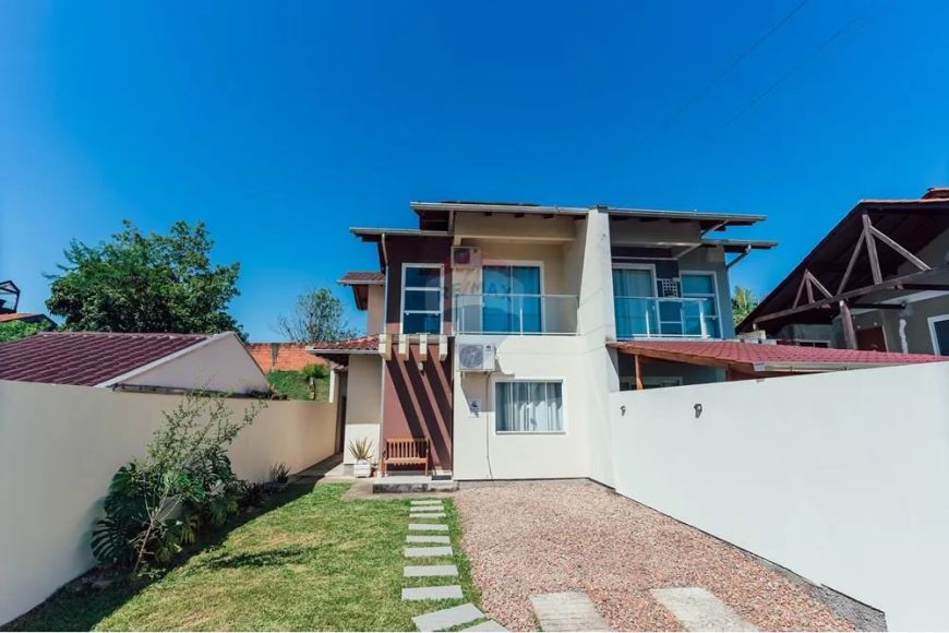 Sobrado Ideal em Indaial, SC! (Com 2 suítes e energia solar fotovoltaica)
