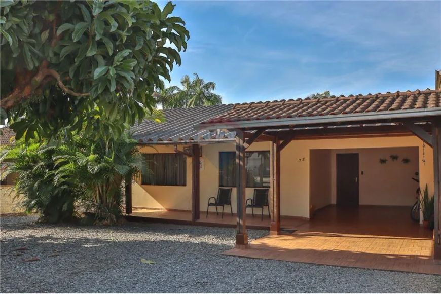 Casa de 4 quartos e 600m2 de terreno no Rio Morto!