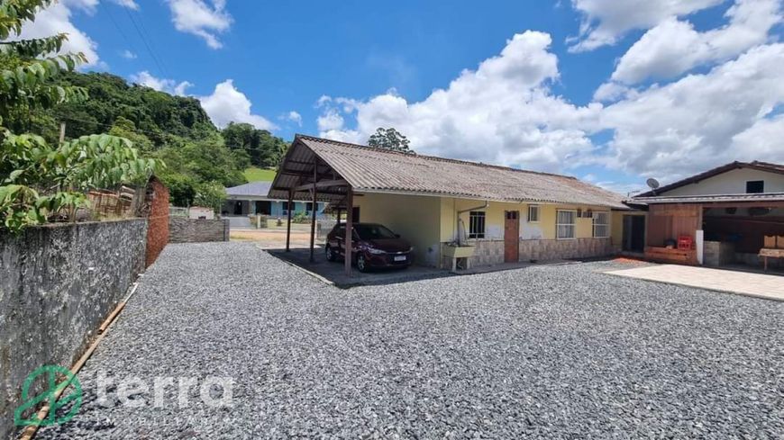 CASA LINDA E GRANDE NO ENCANO BAIXO