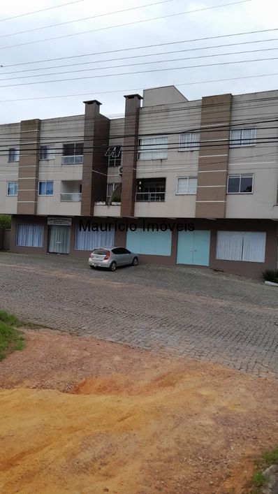 APARTAMENTO COM 2 QUARTOS RUA MELVIN JONES BAIRRO CARIJÓS INDAIAL SC COM UMA VAGA DE GARAGEM COBERTA