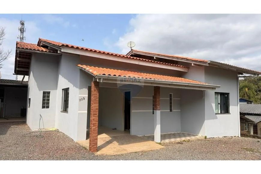 Grande Oportunidade para Investidores! Terreno com Casa Principal e 2 Kitnetes em Indaial