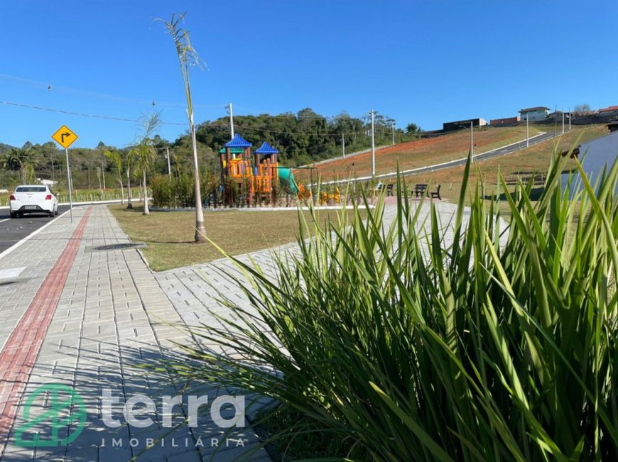 Belíssimo Terreno no Bairro Estrada das Areias Pertinho da Cooper.