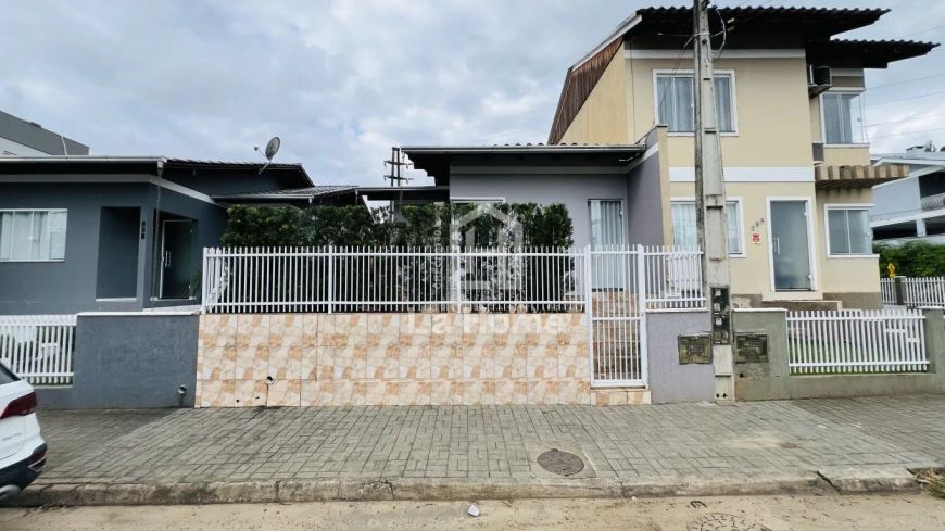 Casa com 03 dormitórios à Venda no Bairro Tapajós - Indaial