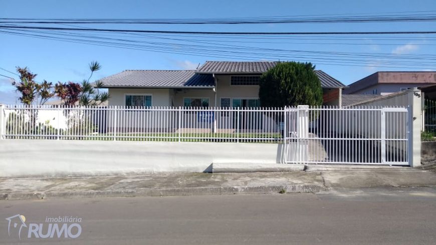 Oportunidade para comprar uma ótima casa de 3 quartos no Bairro Carijós!