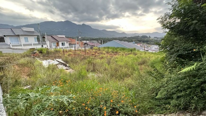 Terreno de 607,40m² com 22,50m de frente!