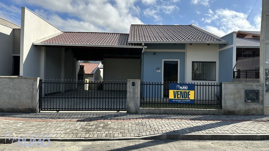 Casa com 02 dormitórios e garagem coberta no loteamento Caminho das Areias!