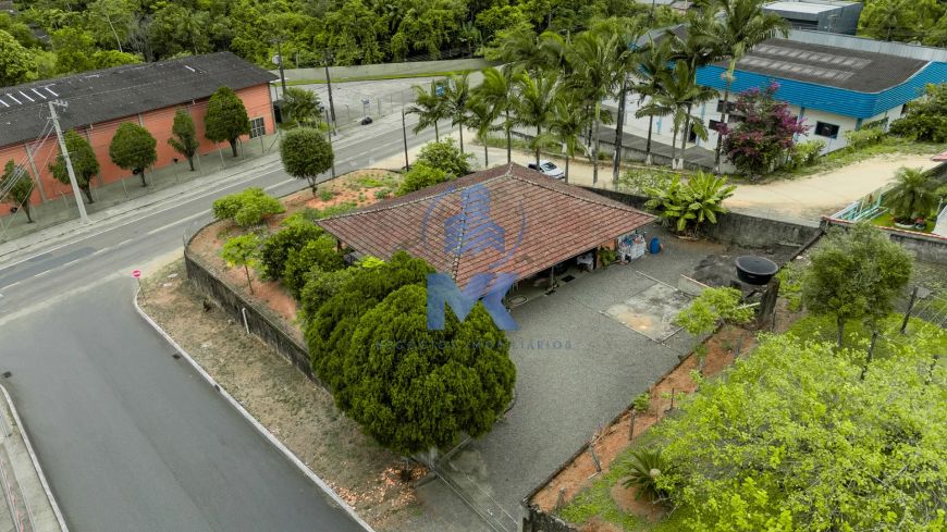 São mais de mil metros em localização estratégica