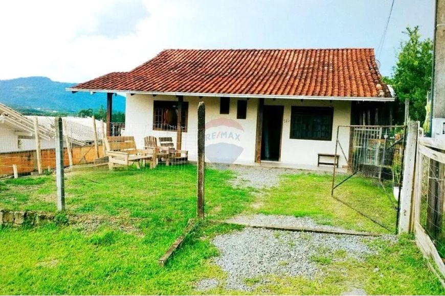 Casa com 3 dormitórios no Bairro Benedito, em Indaial/SC