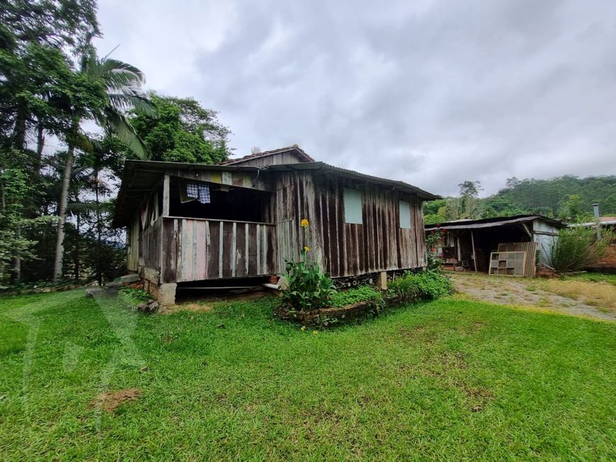 Casa com Terreno de 2.500 metros