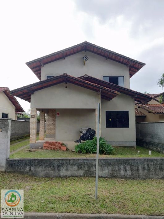 Ampla casa de dois Pavimentos