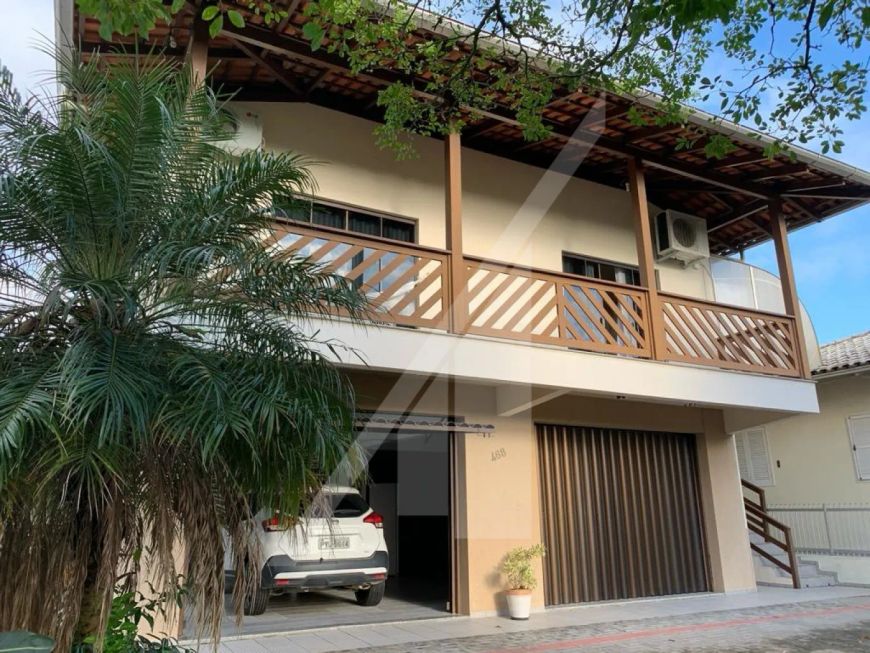 RESIDENCIA DE ALVENARIA - INDAIAL Terreno com 506,27m2(27,42mt-27,42mt x18,59mt - 18,59mt ). Área co