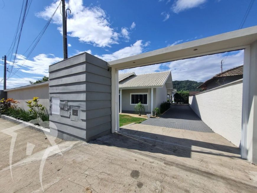 LINDA CASA COM PISCINA