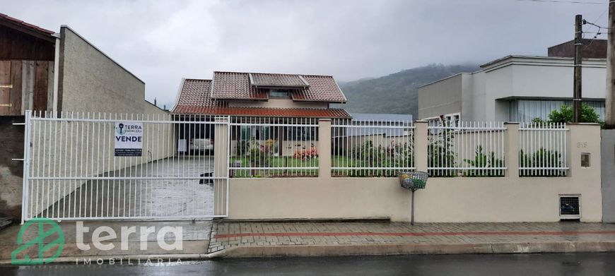 Belíssima Casa Nova com 02 Quartos.