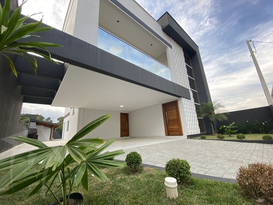 Casa nova com 04 dormitórios sendo 02 Suítes e 02 Demi-suítes, com área de festas, piscina e garagem