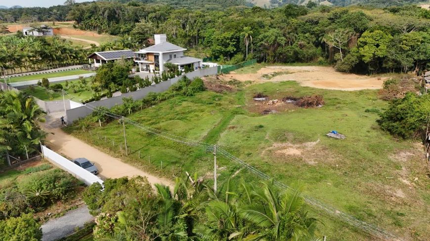 Natureza, Cidade e Potencial em um Terreno Só