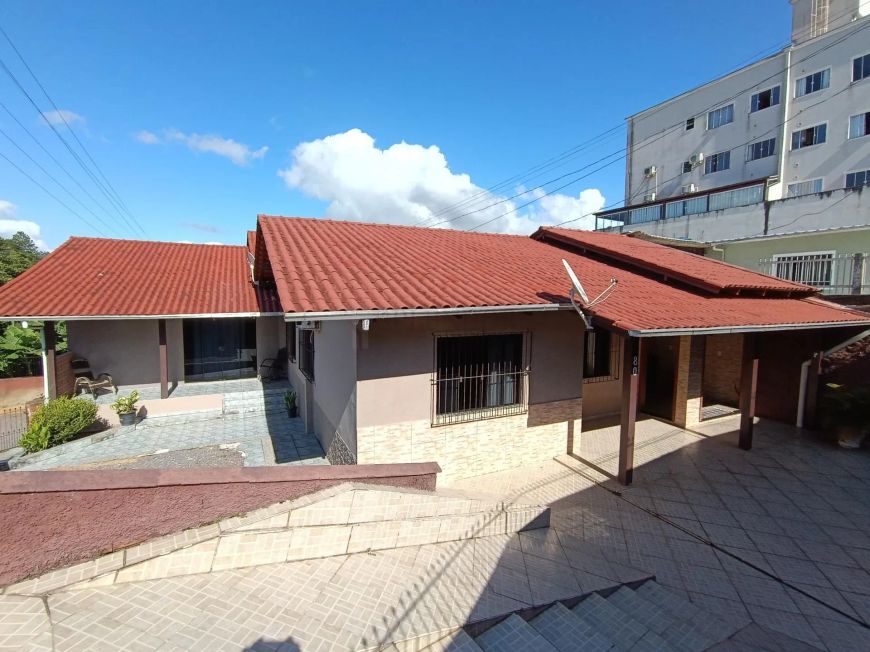 Casa à venda com aprox. 400 m2 em 2 terrenos no bairro Tapajós em Indaial-SC