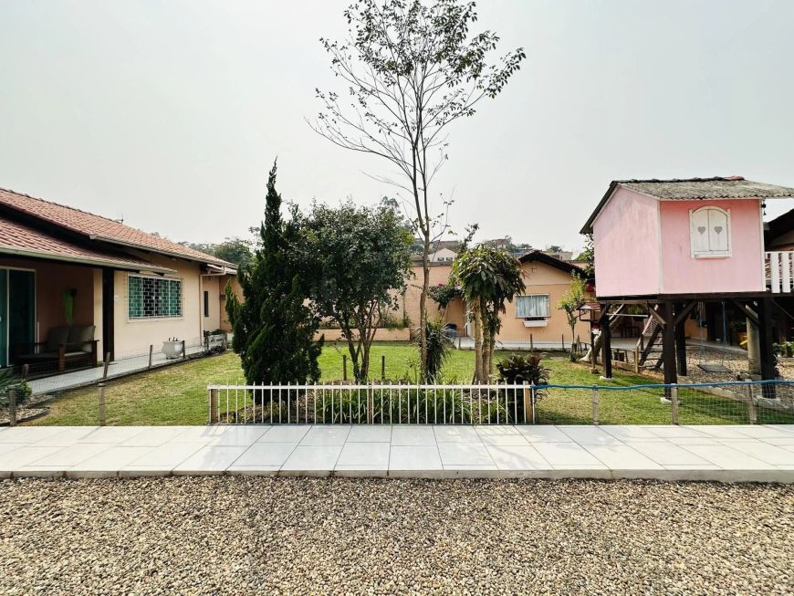 2 Lindas casas edificadas em um terreno com 720 m2 em Indaial-SC