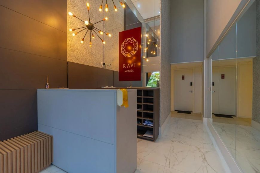 Studio mobiliado com 1 vaga no Mercês