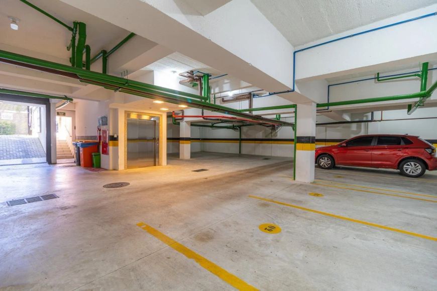 Studio mobiliado com 1 vaga no Mercês