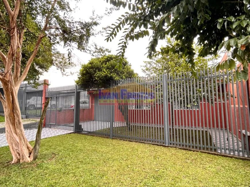 Residência em Ótima Localização No Portão.