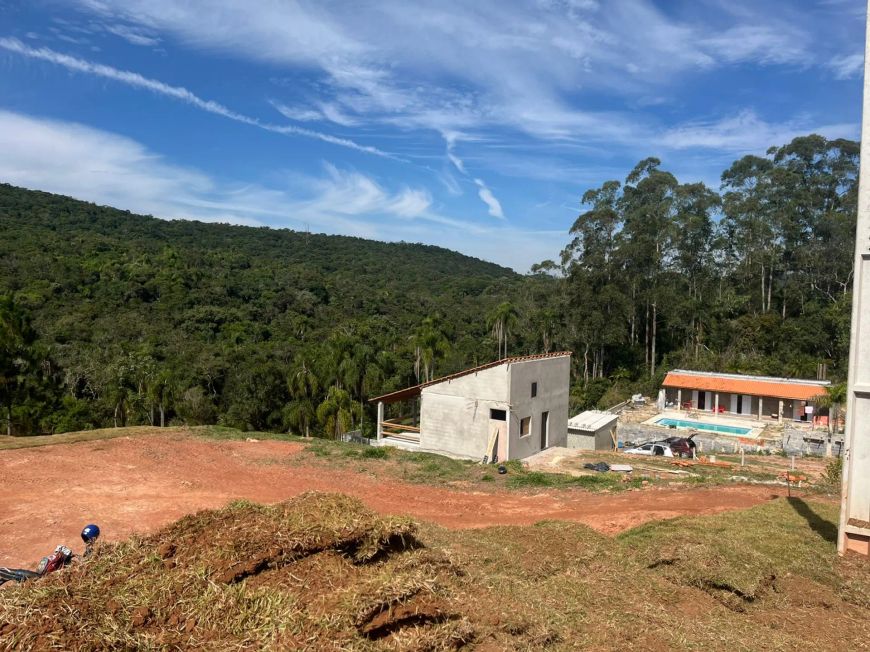 Terreno em Ibiúna – Plano, Murado e Pronto para Sua Casa dos Sonhos