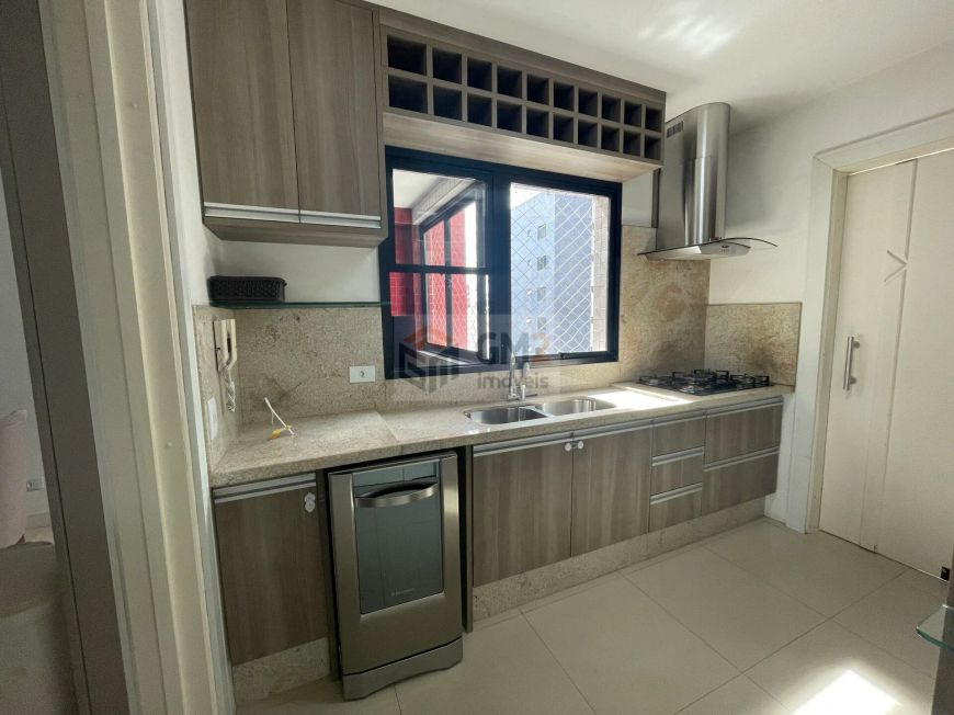 Apartamento reformado, porteira fechada, 3 quartos no Ahú – Curitiba