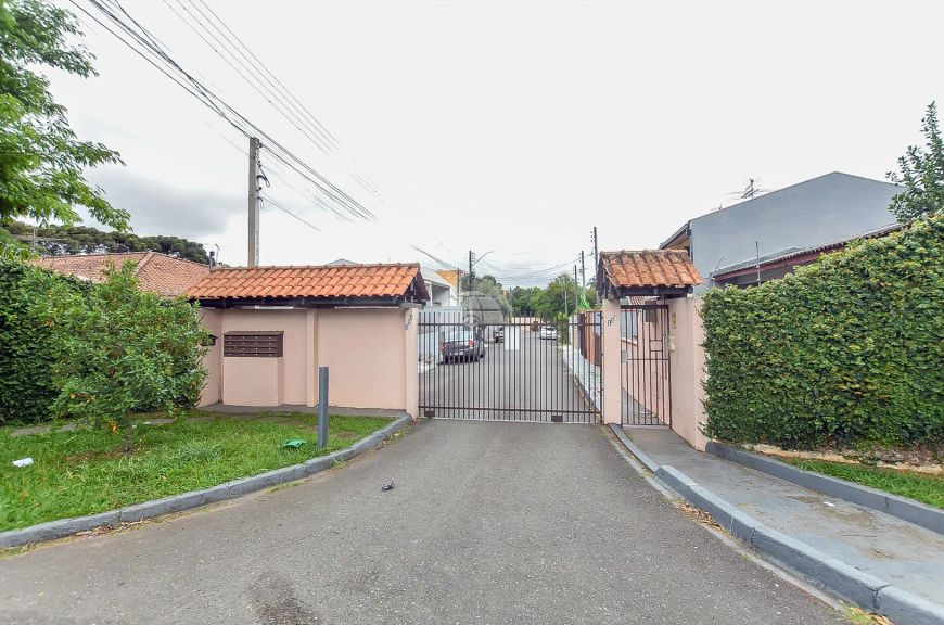 Térrea para venda possui 96 m² com 2 quartos em Uberaba - Curitiba - PR