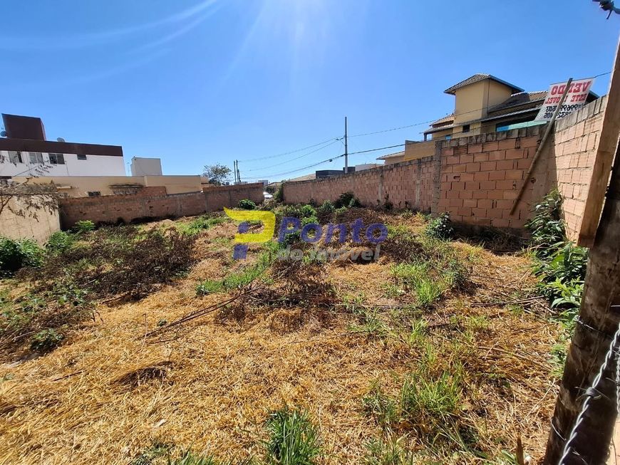 Imóvel para venda possui 360 metros quadrados em Jardim Imperial - Lagoa Santa - MG