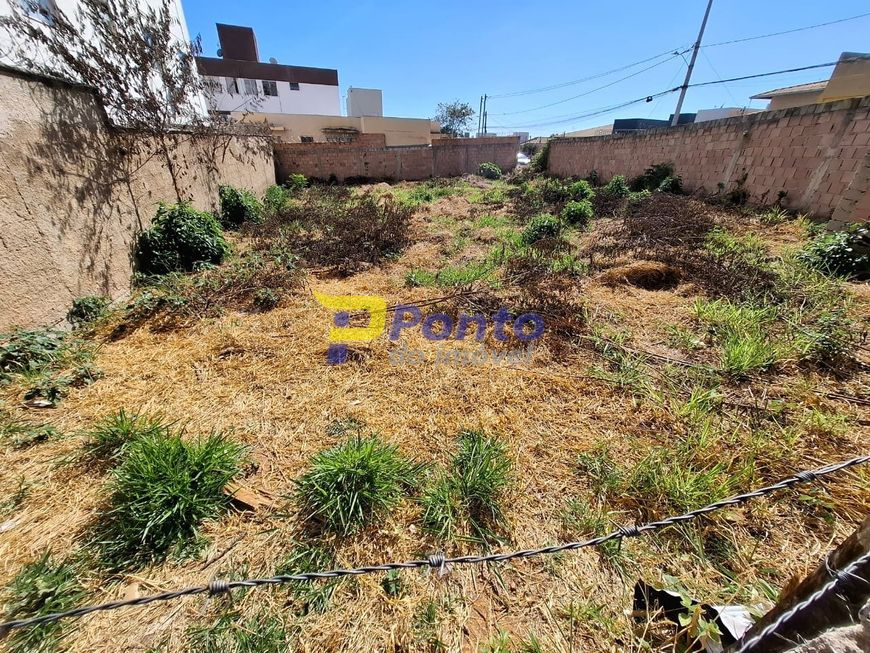 Imóvel para venda possui 360 metros quadrados em Jardim Imperial - Lagoa Santa - MG