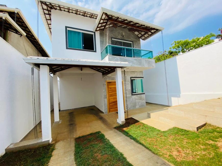 CASA 3 QUARTOS 1 SUÍTE 2 VAGAS