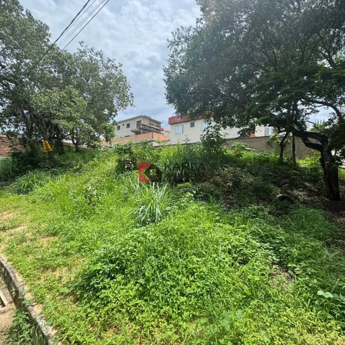 LOTE DE ESQUINA 525 M² - COND. TRILHAS DO SOL!!