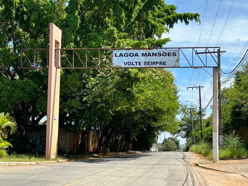 Excelentes Lotes de 1.000m2 para Fins Comerciais no Bairro Lagoa Mansões