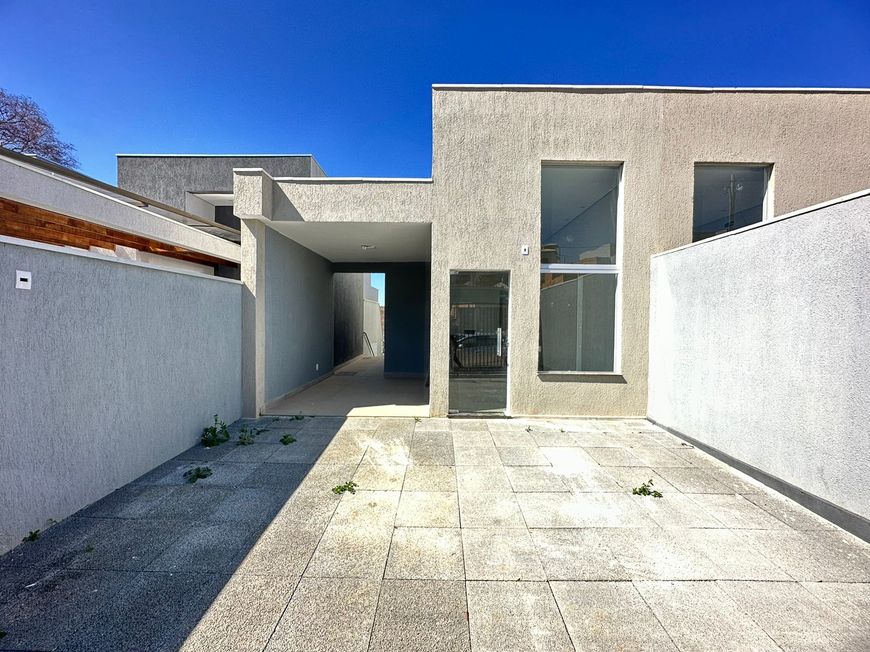 Excelente Casa Geminada com 3 Quartos, 1 Suíte e 3 Vagas no Bairro Portal do Sol em Lagoa Santa