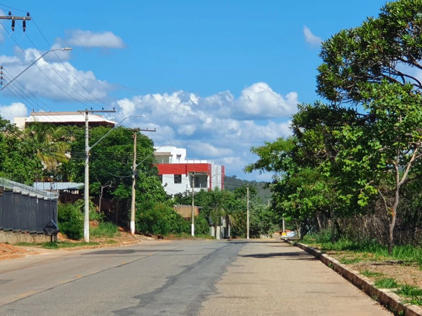 Vendo Lotes para Comércios na Av. Abigail Pinto Coelho Bairro Lagoa Mansões